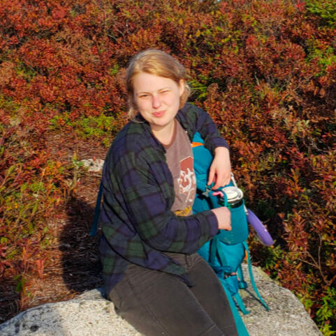 Headshot An image of a blonde woman outside.